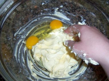إضافة البيض