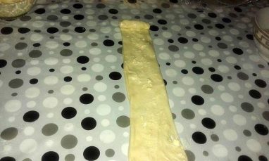 لف كرة العجين